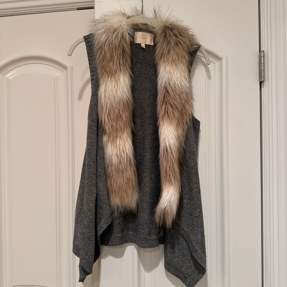 Chic Faux Fur Trimmed Vest